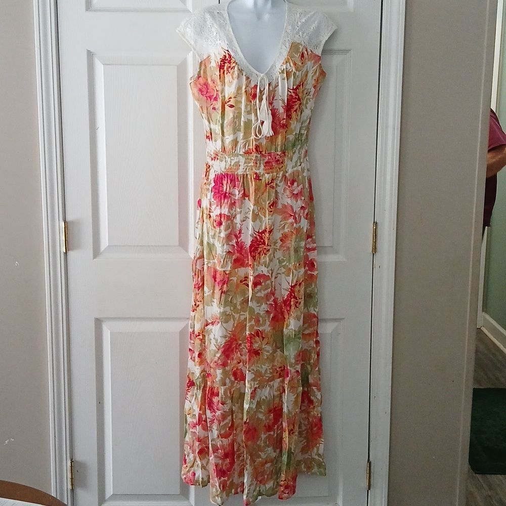 LUXOLOGY LACE CROCHET FLORAL SHIRRED EMPIRE WAIST TIERED MAXI DRESS SIZE M